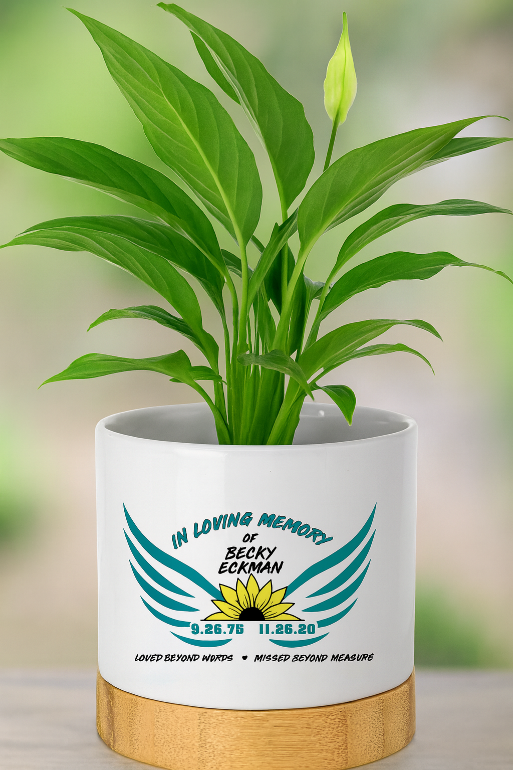 CERAMIC PLANTER WITH BAMBOO TRAY BASE